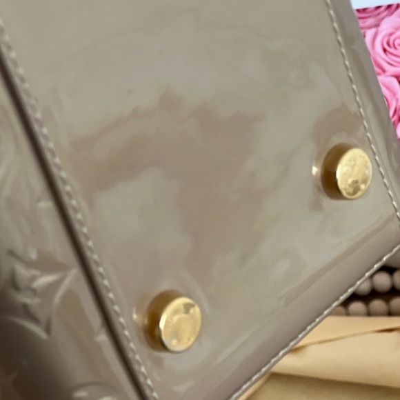 Stunning Louis Viutton Vernis Brea bag in Poudre - Picture 8 of 14